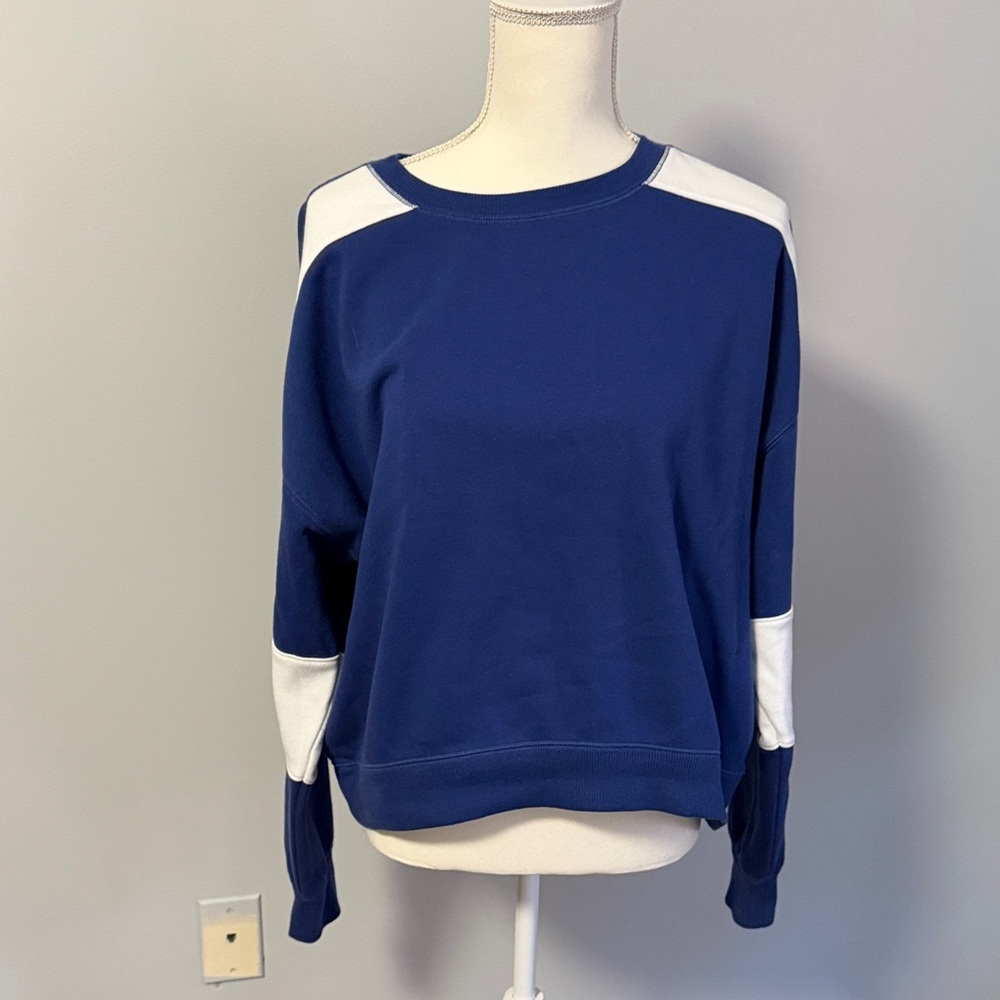 Universal Thread Blue and White crewneck size L